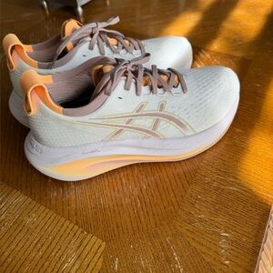 ASICS Womens White/Peach Athletic Shoes, Gel Nimbus 27, size 8, great condition!